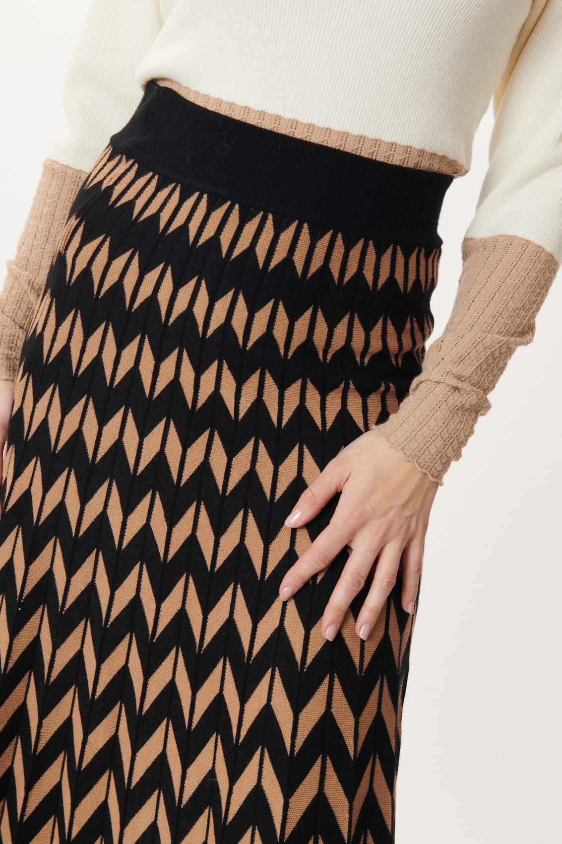 Derhy Edmee Geo Print Skirt Black & Camel