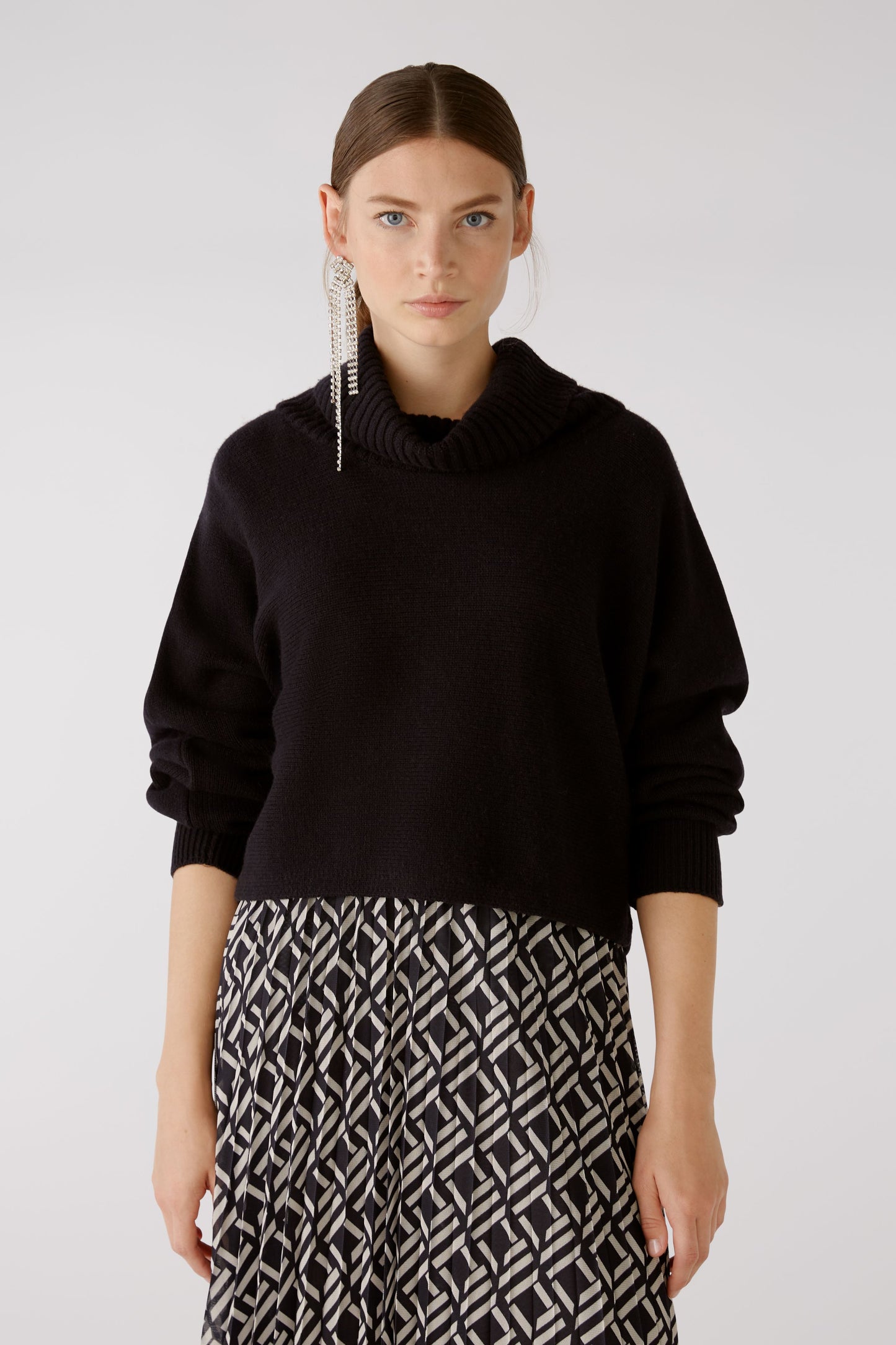 Oui Black Cropped Sweater
