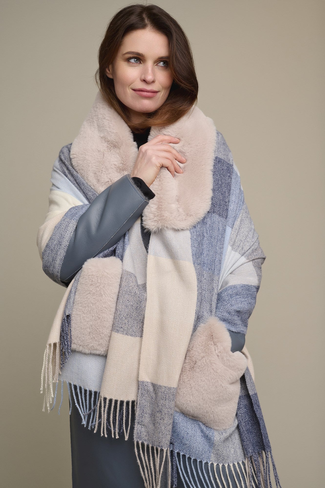 Rino & Pelle Check Shawl