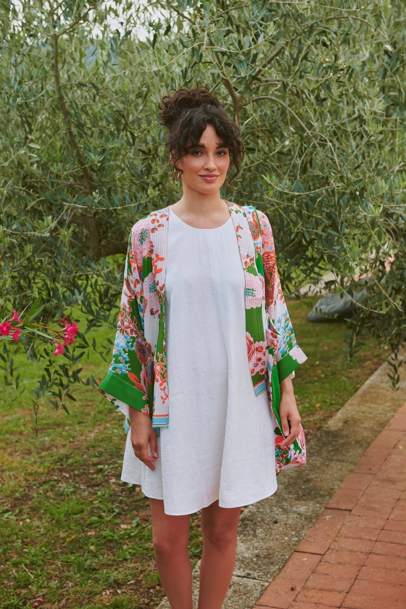 One Hundred Stars Kitsch Bouquet Green Kimono Kimkitgrn