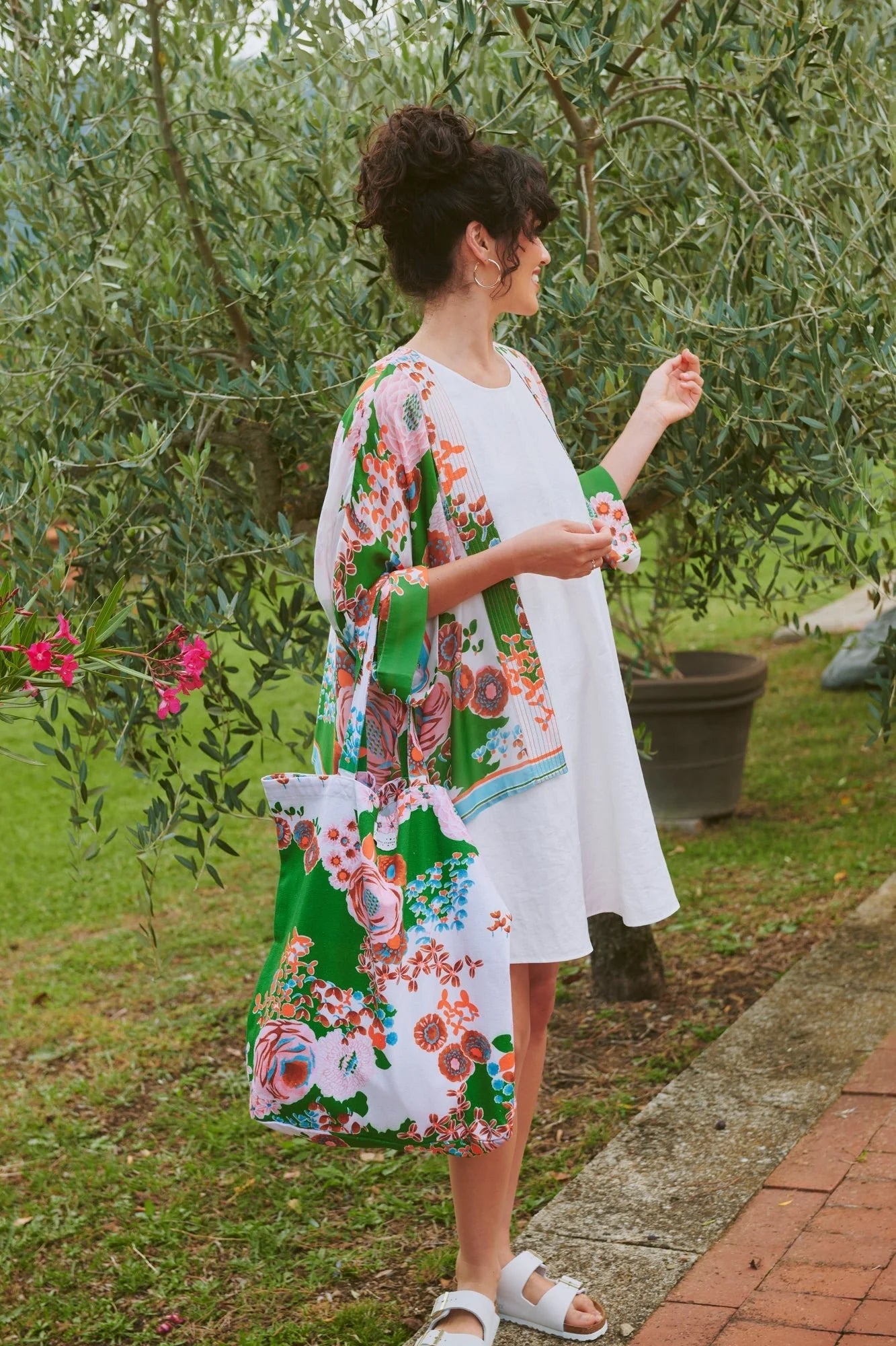 One Hundred Stars Kitsch Bouquet Green Kimono Kimkitgrn