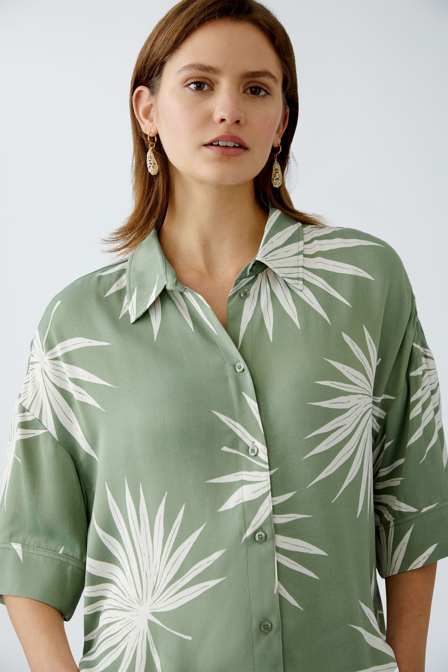 Oui Palm Print Boxy Cropped Shirt Khaki/Cream 92929