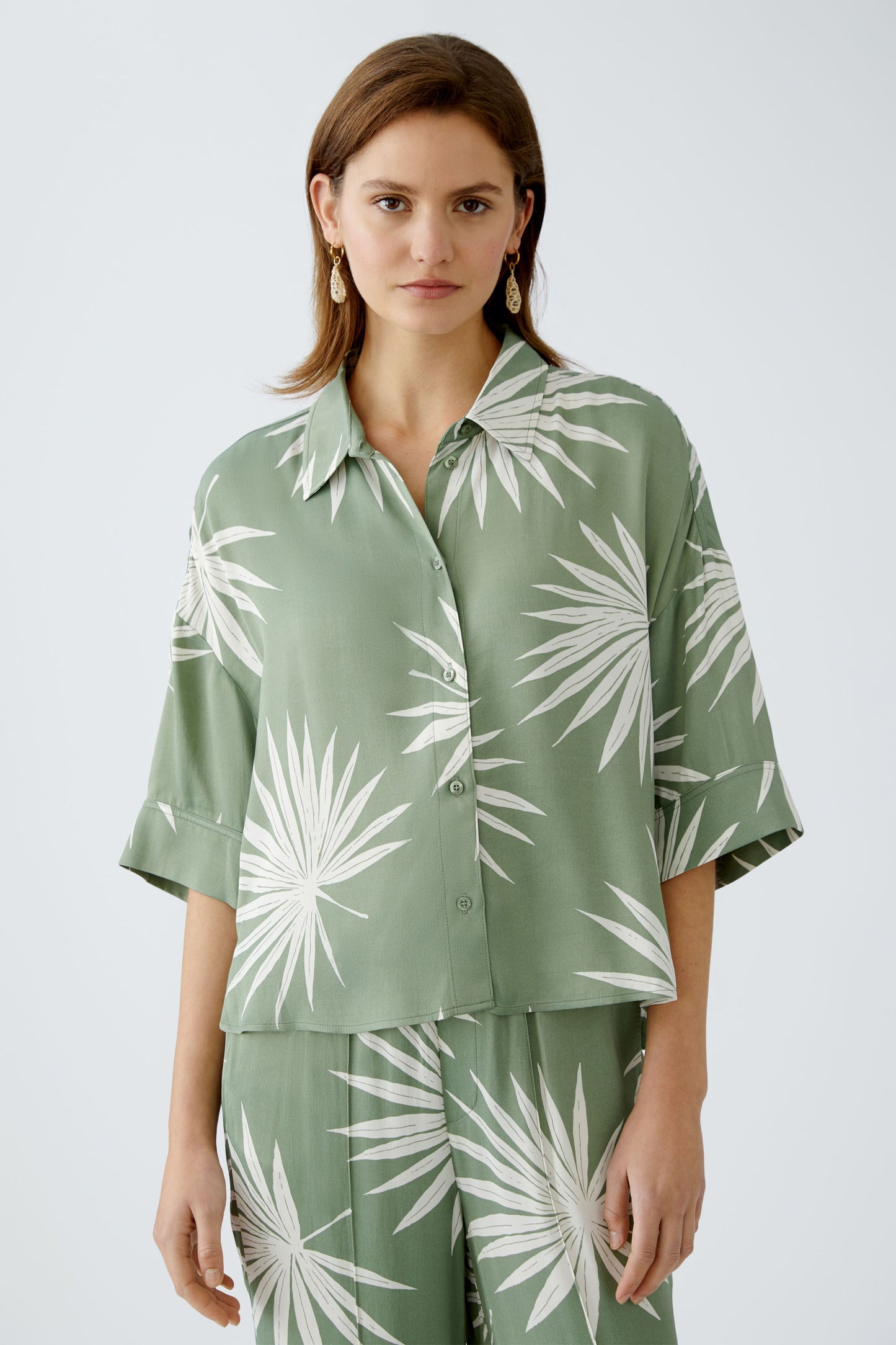Oui Palm Print Boxy Cropped Shirt Khaki/Cream 92929